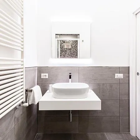 Modern Spacious With Terrace, Balconies, Solarium & Gym 소렌토