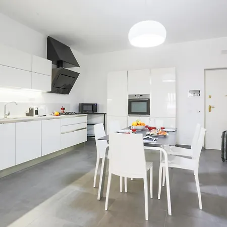 Modern Spacious With Terrace, Balconies, Solarium & Gym 아파트