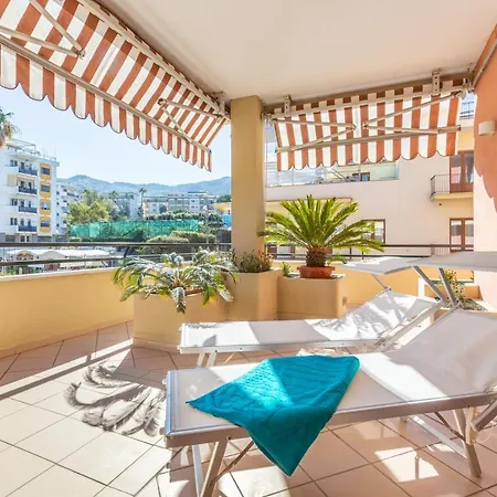 아파트 Modern Spacious With Terrace, Balconies, Solarium & Gym