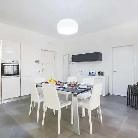 Modern Spacious With Terrace, Balconies, Solarium & Gym * 소렌토