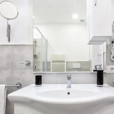 아파트 Modern Spacious With Terrace, Balconies, Solarium & Gym