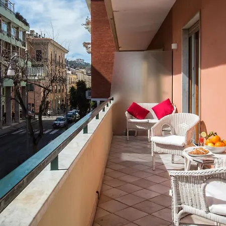 아파트 Modern Spacious With Terrace, Balconies, Solarium & Gym