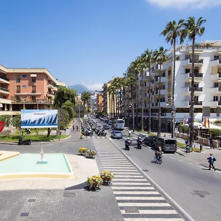 Modern Spacious With Terrace, Balconies, Solarium & Gym 아파트
