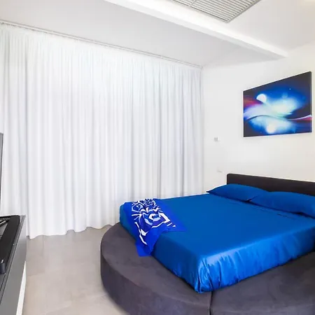 Modern Spacious With Terrace, Balconies, Solarium & Gym