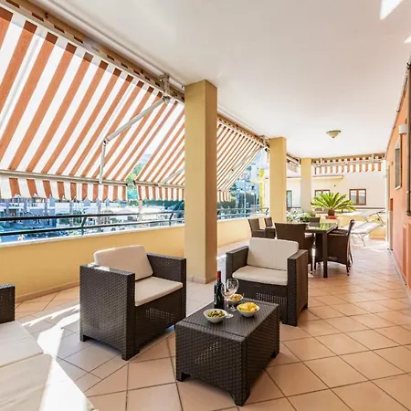 Modern Spacious With Terrace, Balconies, Solarium & Gym 아파트 소렌토