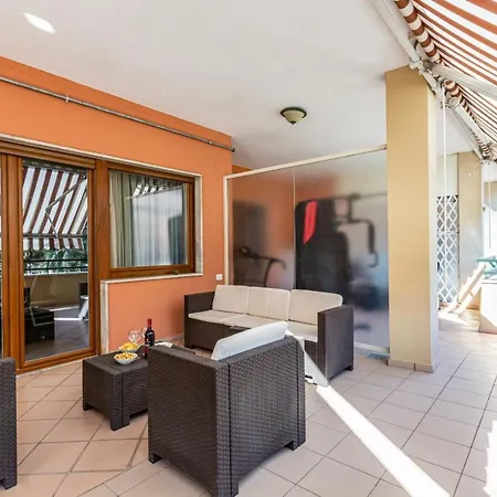 Modern Spacious With Terrace, Balconies, Solarium & Gym 아파트 *