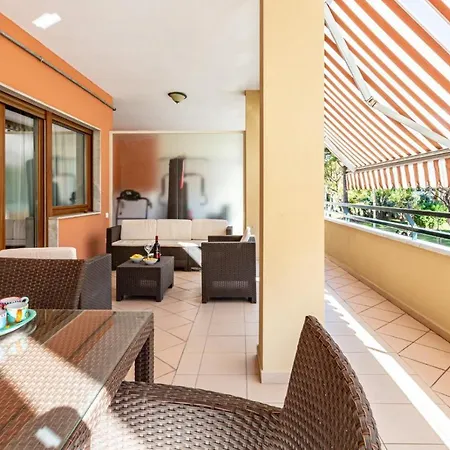 Modern Spacious With Terrace, Balconies, Solarium & Gym 아파트 *
