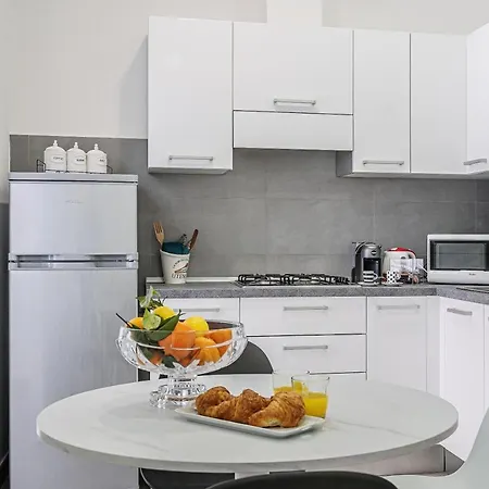 아파트 Modern Spacious With Terrace, Balconies, Solarium & Gym 소렌토