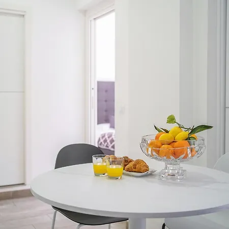 아파트 Modern Spacious With Terrace, Balconies, Solarium & Gym *