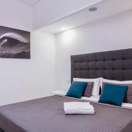 아파트 Modern Spacious With Terrace, Balconies, Solarium & Gym *