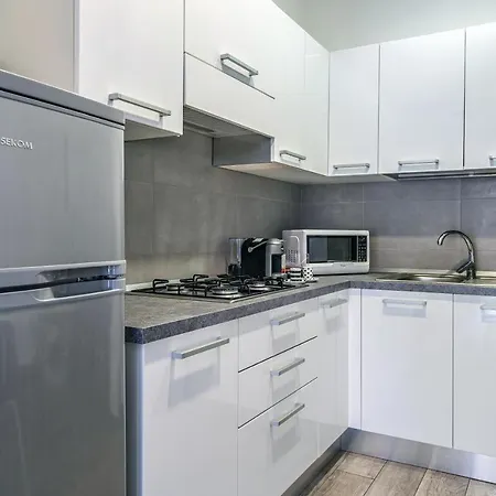 Modern Spacious With Terrace, Balconies, Solarium & Gym *