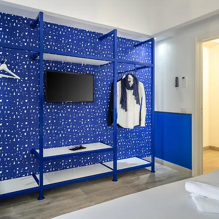 Modern Spacious With Terrace, Balconies, Solarium & Gym *