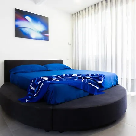 아파트 Modern Spacious With Terrace, Balconies, Solarium & Gym *